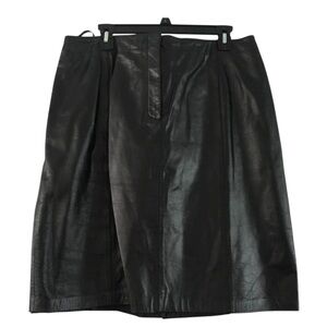 Nine West short 💯 leather skirt